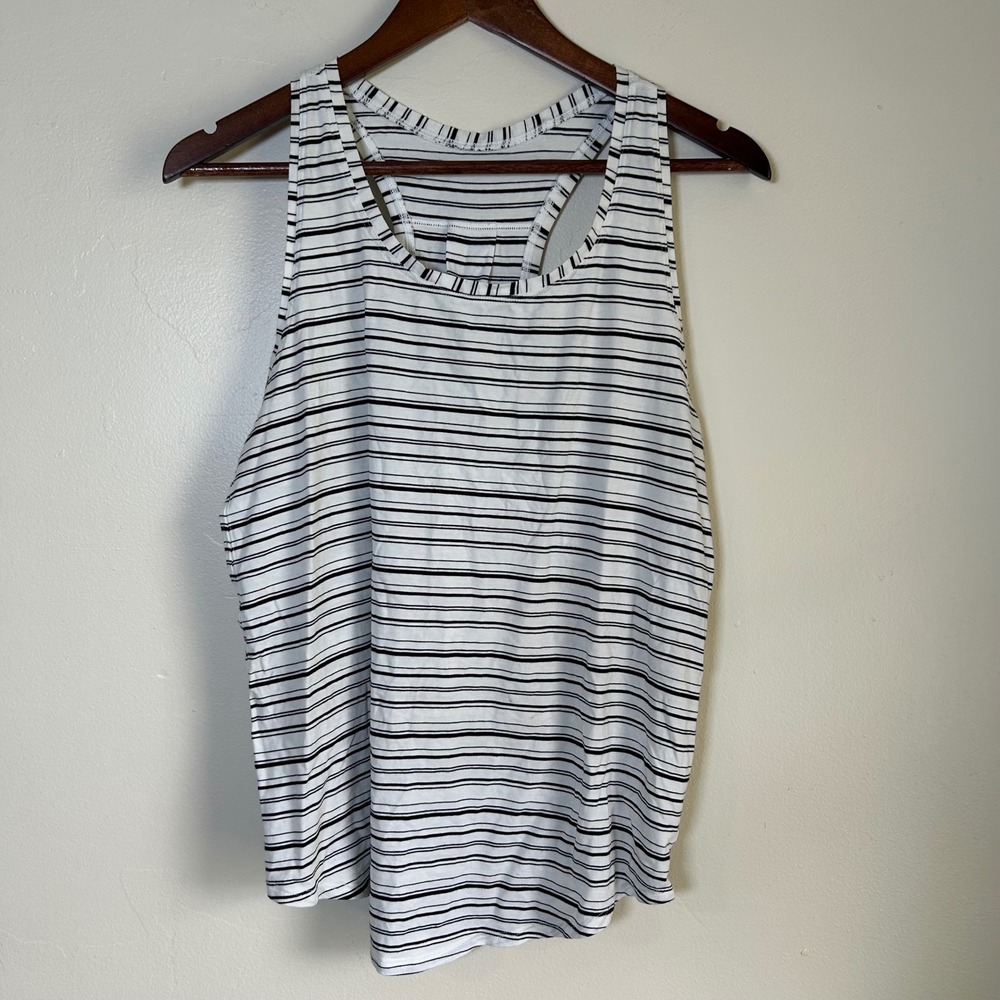 EUC Lululemon Tank Top Essential Racerback Size 8 White Black Striped Pleated